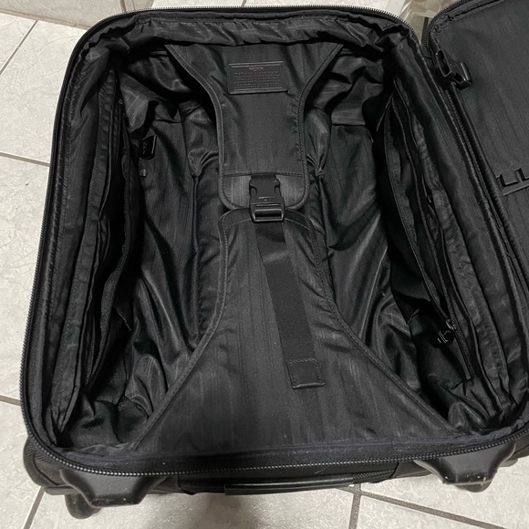 TUMI Alpha Continental Expandable 21" Carry On Upright Luggage 2 Wheel - Picture 5 of 15